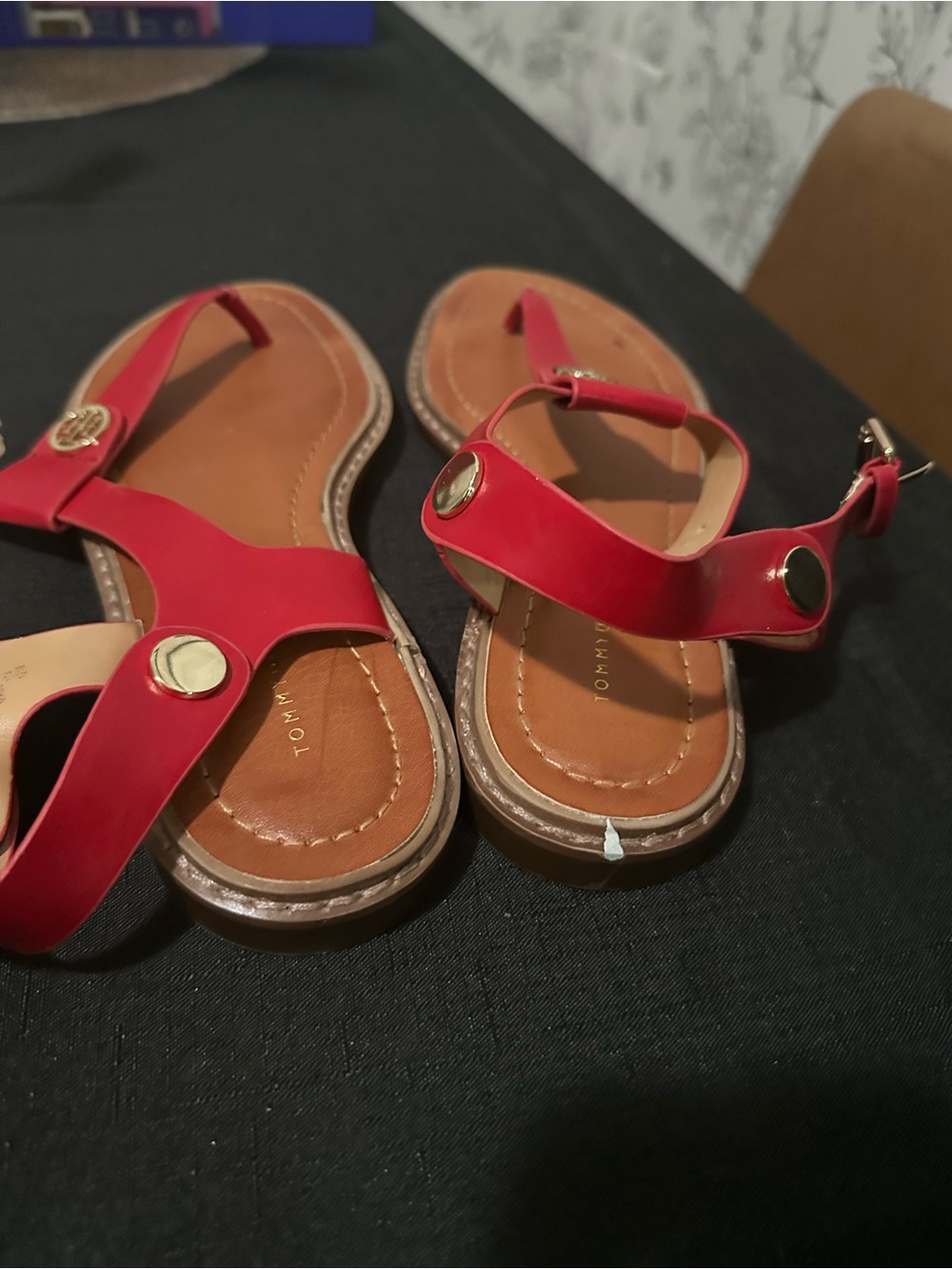 Tommy Hilfiger Red Leather T-Strap Logo Sandals - Picture 3 of 3